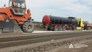 Реконструкція траси Кропивницький-Кривий Ріг: дорожники дійшли до межі з Дніпропетрівщиною (ФОТО)