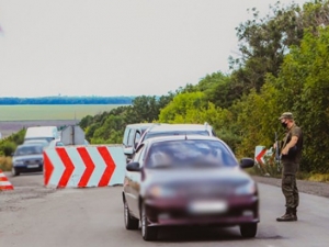 Нацгвардійці з Кропивницького затримали  в зоні ООС автівку з контрафактним алкоголем