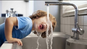 У Кропивницькому мережі кількох мікрорайонів заповнили водою (ПЕРЕЛІК)