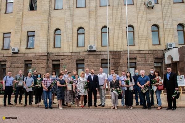 На головній площі Кропивницького презентували фотопроєкт до Дня медика