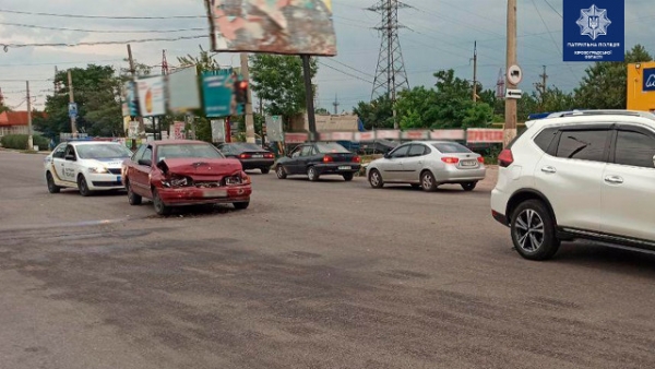 У Кропивницькому Ford Scorpio «наздогнав» попутний Nissan (ФОТО)