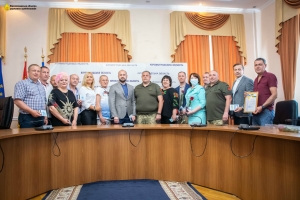 Кіровоградщина: Голова ОДА, очільники РДА та волонтери отримали медалі «За відродження України»