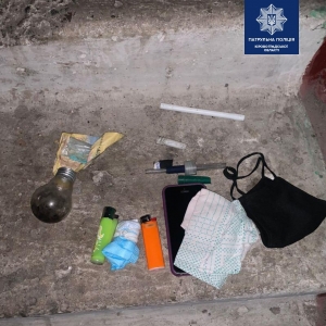 У Кропивницькому наркотики вживають у підʼїздах багатоповерхівок (ФОТО)