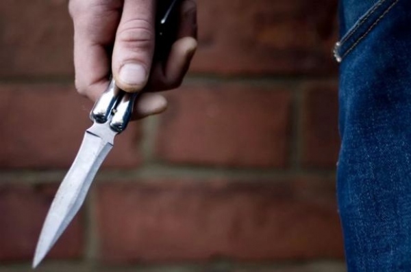 У Кропивницькому п’яні молодики з ножем чіплялися до перехожих (ФОТО)